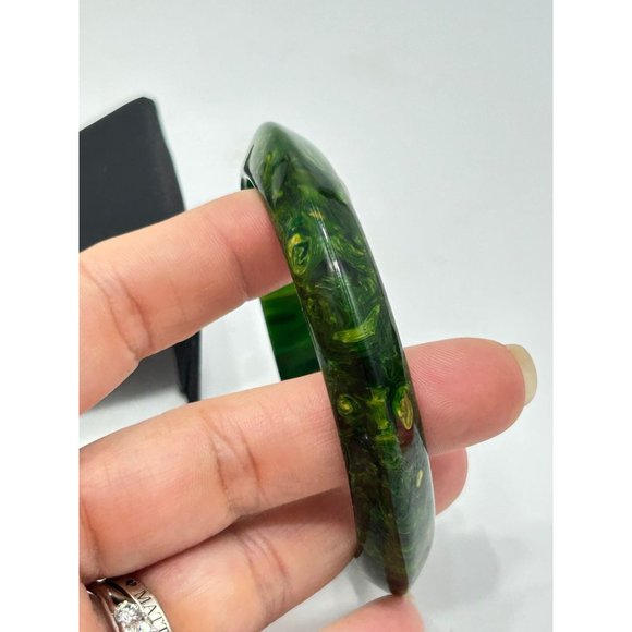Vintage Marbled Green Bakelite Bangle Bracelet Dark Green Edged Pointy Design - Picture 7 of 9